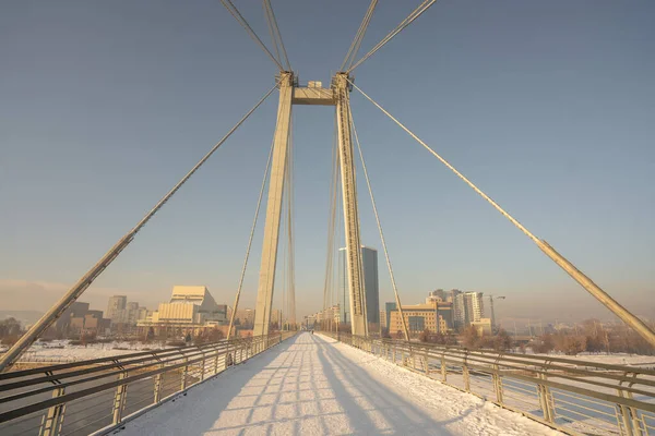 Snötäckt Bro Över Floden Vintern Soluppgången Ryssland Krasnojarsk Vinogradovsky Bridge — Stockfoto