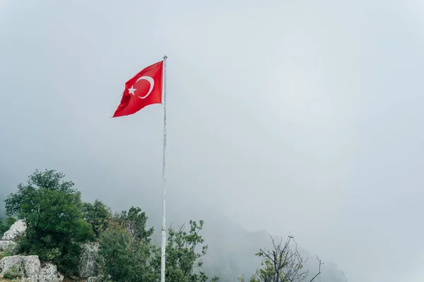 Bandeira Turca Nevoeiro Kas Turquia Foto Alta Qualidade — Fotografia de Stock