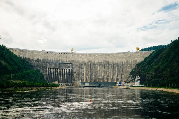 Гідроелектростанція Річці Єнісей Сибіру Саяно Шушенська Гребля — стокове фото