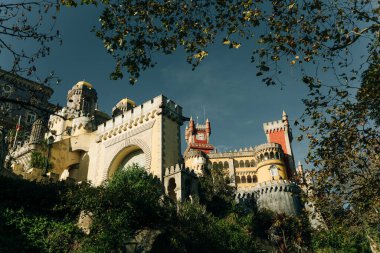 Sintra, Lizbon, Portekiz 'deki Pena Sarayı. Ünlü bir dönüm noktası. Avrupa 'nın en güzel kaleleri. Yüksek kalite fotoğraf
