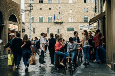 Floransa, Toskana, İtalya 'daki meşhur Ponte Vecchio Köprüsü' ne bakın. Yüksek kalite fotoğraf