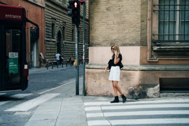 Floransa, Toskana, İtalya 'da Dar Sokak. Floransa 'nın mimarisi ve simgesi. Floransa 'nın sıcacık manzarası. Yüksek kalite fotoğraf