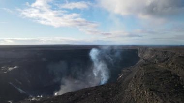 Büyük Ada 'nın havadan görünüşü, Hawaii 2021 dolaylarında. Kilauea Volkanı 'nın havadan görünüşü. Yüksek kalite 4k görüntü