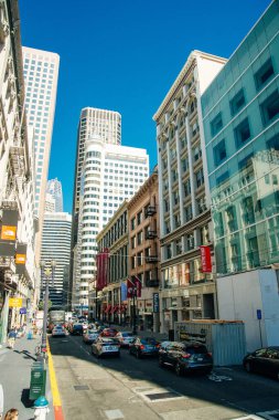 San Francisco, Ca - Temmuz 2018 - San Francisco caddesinde kablolu araba.