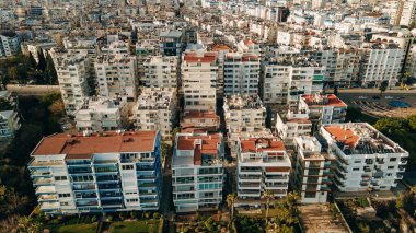 Antalya Türkiye 'nin eski kenti yakınlarındaki kayalık kıyı şeridinin havadan görünüşü. Yüksek kalite fotoğraf