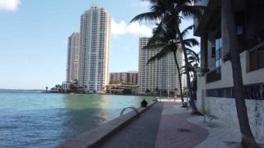 ABD, Miami - Mart 2019 ıssız caddelerin manzarası. Şehir merkezinde Modern Mimarlık