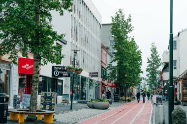 Reykjavik, İzlanda - Aralık 2021 Reykjavik şehir merkezindeki boş sokak manzarası. Yüksek kalite fotoğraf