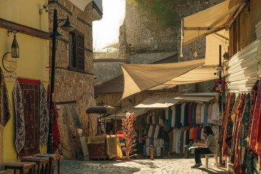 Kaleici 'de gün batımında butik dükkanları olan güzel bir cadde, Türkiye' de popüler bir turizm merkezi - Aralık 2021