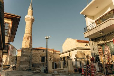Eski şehir Kaleici 'deki Camii' nin flüt sesleri. Antalya - TURKEY - dec, 2021