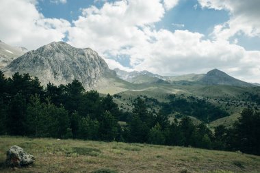 Dedegol Tepesi Dağı 'nın Türkiye manzarası. Yüksek kalite fotoğraf