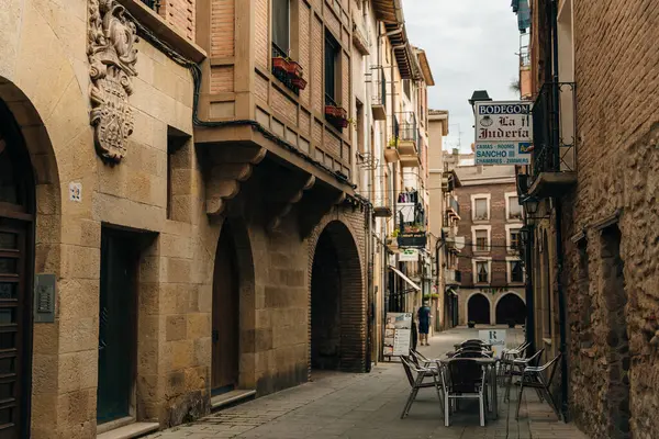 İspanya 'nın La Rioja kentindeki Saint James yolu üzerindeki Najera Köprüsü - Eylül, 2021. Yüksek kalite fotoğraf