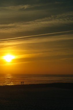 Atlantik Okyanusu 'nda gün batımı, Costa Nova, Portekiz. Yüksek kalite fotoğraf