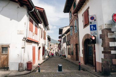 Saint Jean Pied de Port, Camino de Santiago, Fransa, UNESCO 'nun geleneksel başlangıç noktasıdır - Santiago de Compostela' ya Pilgrim Yolu. Yüksek kalite fotoğraf