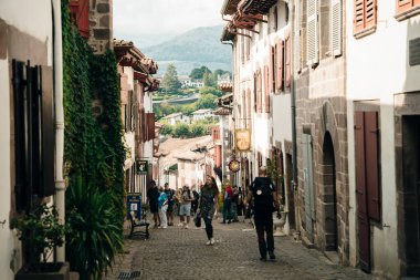 Saint Jean Pied de Port, Camino de Santiago, Fransa, UNESCO 'nun geleneksel başlangıç noktasıdır - Santiago de Compostela' ya Pilgrim Yolu. Yüksek kalite fotoğraf
