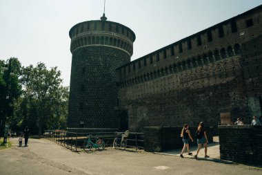  Milan, İtalya - NOV, 2021 Sant 'Ambrogio Bazilikası, en eski kiliselerden biri. Yüksek kalite fotoğraf