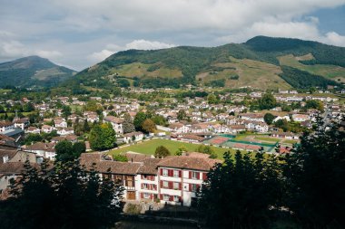 Fransa 'nın St. Jean Pied de Port şehrinin Bask köyü. Yüksek kalite fotoğraf