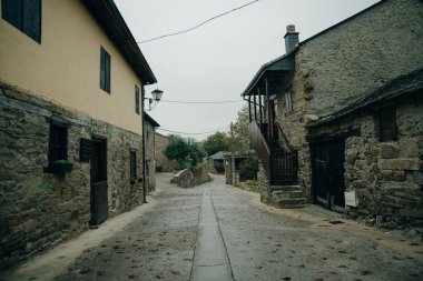 El Acebo de San Miguel manzarası. Leon, İspanya. Camino de Santiago yolu. Yüksek kalite fotoğraf
