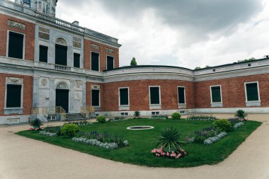 Tarihsel Saray Marmorpalais in Autumn in the Park Neuer Garten, Potsdam, Brandenburg - Kasım, 2021. Yüksek kalite fotoğraf