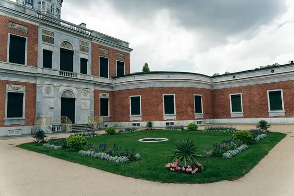 Tarihsel Saray Marmorpalais in Autumn in the Park Neuer Garten, Potsdam, Brandenburg - Kasım, 2021. Yüksek kalite fotoğraf