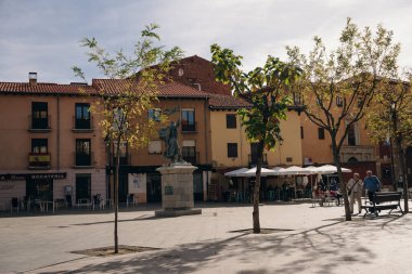 Leon, İspanya - Kasım 2021 Leon 'un sokaklarında. Yüksek kalite fotoğraf