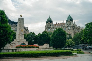 Budapeşte, Macaristan - sep, 2021: Sonbahar döneminde şehrin ana yayalık alanı. Yüksek kalite fotoğraf