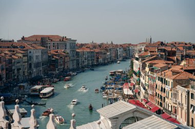 Büyük Kanal üzerindeki panoramik manzara ve Venedik, İtalya 'daki ufuk çizgisi - Aralık, 2021. Yüksek kalite fotoğraf