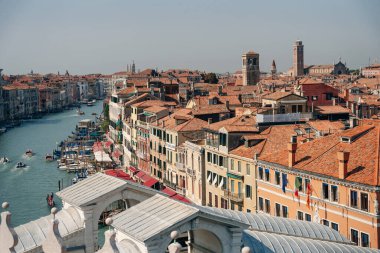 Büyük Kanal üzerindeki panoramik manzara ve Venedik, İtalya 'daki ufuk çizgisi - Aralık, 2021. Yüksek kalite fotoğraf