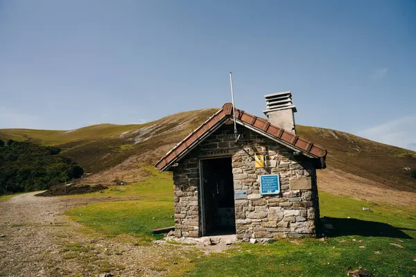 St Jean Pied du Port 'tan Roncevaux' ya Camino Frances 'den Santiago de Compostela' ya kadar Pireneler 'in izini sürün. Yüksek kalite fotoğraf