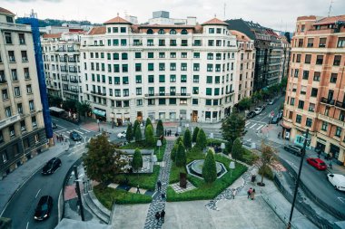 BILBAO, İspanya, Mayıs 2021: Azkuna Zentroa, Alhondiga, Bilbao, Biscay manzarası. Yüksek kalite fotoğraf