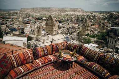 Kapadokya manzaralı geleneksel Türk kahvaltısı. Goreme, Hindi. Yüksek kalite fotoğraf