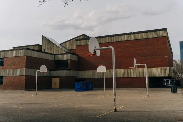 School Yard Basketball Court High Quality Photo — Stock Photo, Image