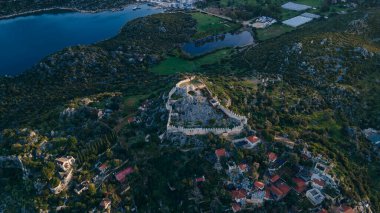 Kekova 'nın güzel manzarası. Maymun şatosunun batık şehri. Yüksek kalite fotoğraf