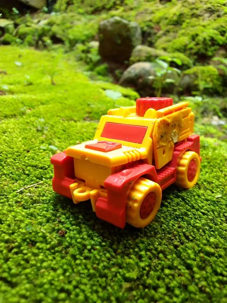 Kinderspielplatz Spielzeug Spielzeug Kunststoff Grün Gelb Rot Weiß Hintergrund — Stockfoto