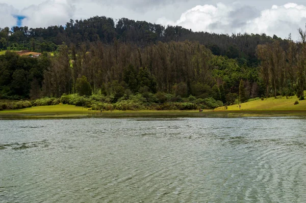 Frumos Lac Ooty Frumusețea Pitorească Împotriva Cerului Albastru Formând Fundal — Fotografie, imagine de stoc