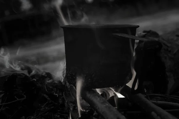 Black White Photo Trek Requires Preparing Pot Boiling Water Refreshing — Fotografia de Stock