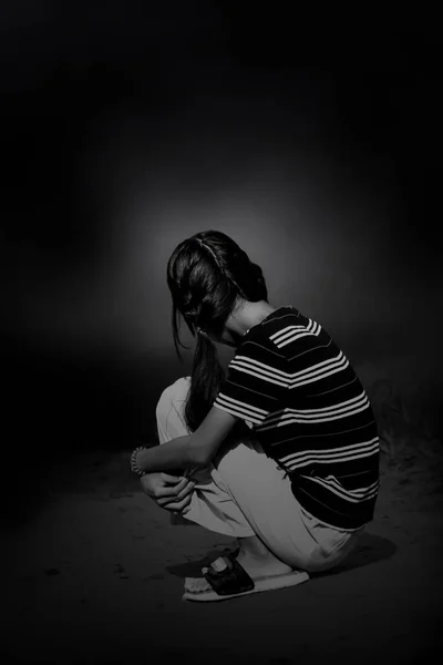 Black White Portrait Young Girl Hunched Her Knees Grass Alone — Stockfoto