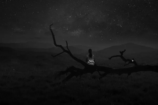 Black White Portrait Young Girl Sitting Log Lonely Starry Night — Photo