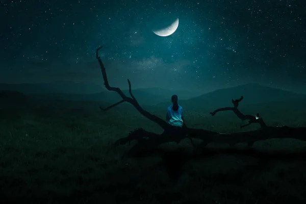 Little Girl Sits Alone Log Half Moon Night — Stock Photo, Image