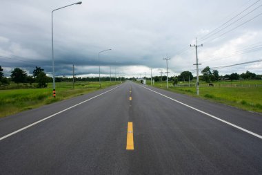 Refah kırsala ulaştı, asfalt yollar pirinç tarlalarını güzelce geçiyor..