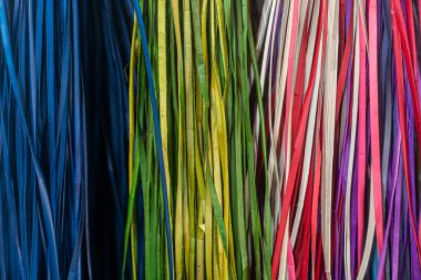 Toei Panan, Trang Eyaleti Güney Tayland sepetleri ve çantalar gibi aletler örmek için kullanılan yapraklar..