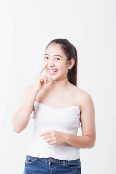 Asiatisk Kvinna Visar Upp Vacker Hud Asiatisk Skönhet Hudvård Kvinna — Stockfoto