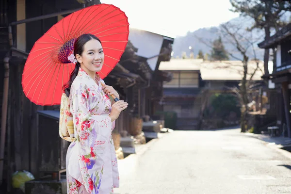 Asiática Mulher Turistas Menina Bonita Vestindo Quimono Japonês Tradicional Popular — Fotografia de Stock