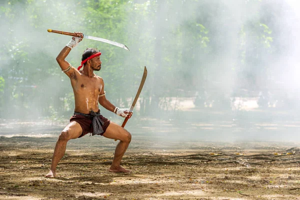 Homem Dançar Espada Tailandesa Homem Guerreiro Antigo Soldado Tailândia — Fotografia de Stock