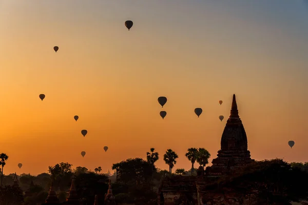 Coucher Soleil Nombreuses Montgolfières Avec Stupas Bagan Myanmar — Photo
