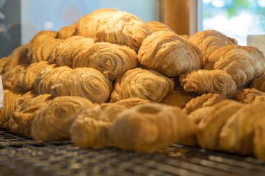 Körili Kabarık Arkaplan. Saraburi, Tayland 'ın en sevdiği aperatif, tabakta körili börek..