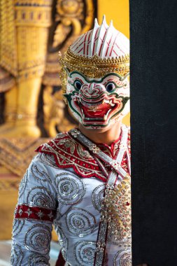 Hanuman, Ramayana şiirinin ana karakteri. (Khon) Tayland kültürü maskeli khon dansı sanatı.