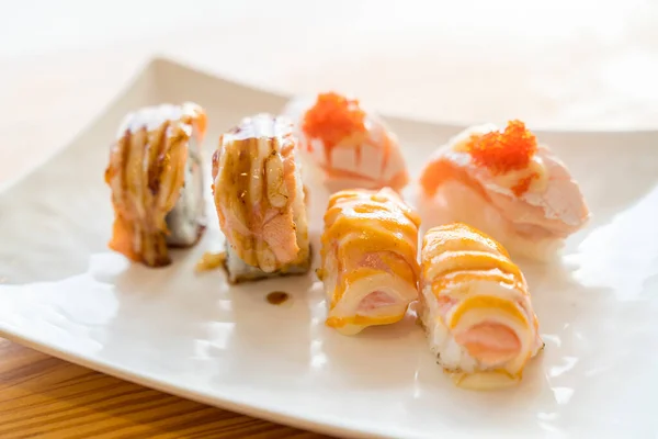 Japonské Jídlo Lososí Sushi Rýží Různé Sushi Talíři — Stock fotografie