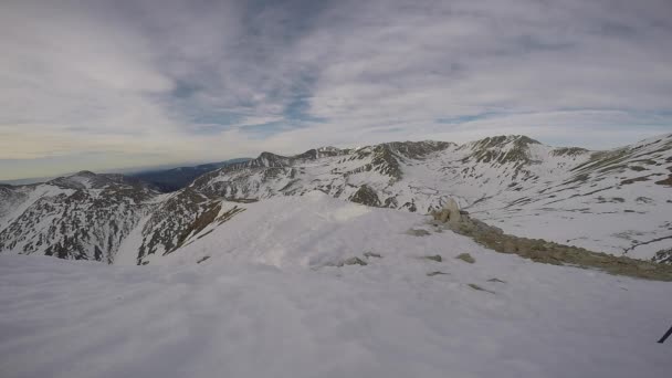 Paisaje Vista Escalador Caminando Por Cresta Montaña Bastiments Pico Más — Vídeo de stock