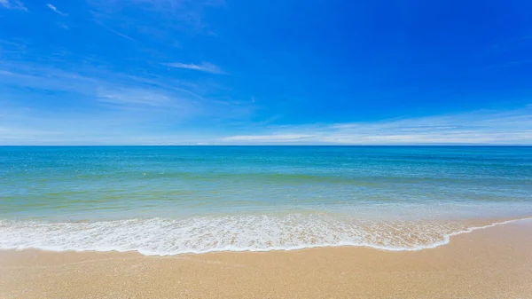美丽的海洋景观 大海与沙滩天堂 旺季室外自然 — 图库照片#