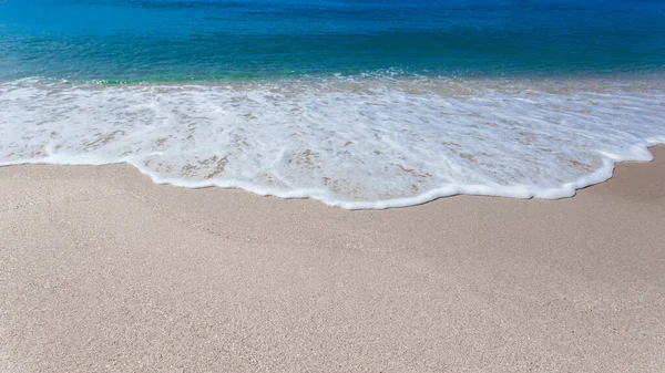 Güzel Okyanus Manzarası Denizi Kumlu Kumsal Cenneti Yüksek Mevsimde Doğa — Stok fotoğraf